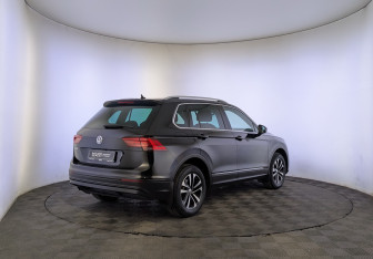Подержанный автомобиль Volkswagen Tiguan 2019 года (5 фото)