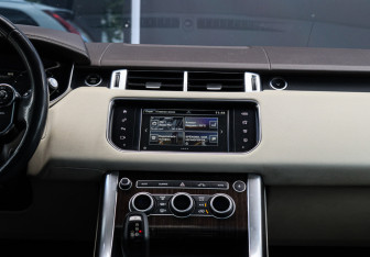 Подержанный автомобиль Land Rover Range Rover Sport 2015 года (11 фото)