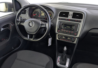 Подержанный автомобиль Volkswagen Polo Sedan 2015 года (26 фото)