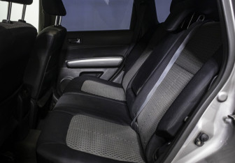 Подержанный автомобиль Nissan X-Trail 2007 года (13 фото)