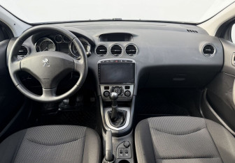 Подержанный автомобиль Peugeot 408 2013 года (12 фото)