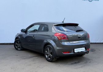 Подержанный автомобиль Kia Ceed Hatchback 2011 года (7 фото)