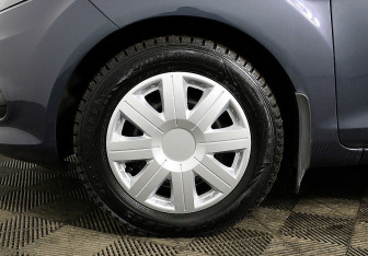 Подержанный автомобиль Ford Fiesta Hatchback 2012 года (6 фото)