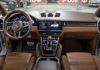 Подержанный автомобиль Porsche Cayenne 2021 года (14 фото)