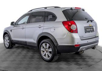 Подержанный автомобиль Chevrolet Captiva 2011 года (7 фото)