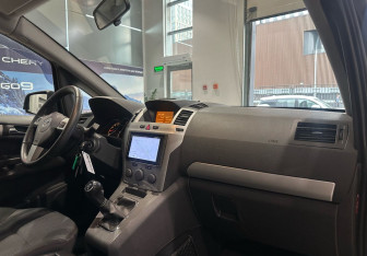 Подержанный автомобиль Opel Zafira Compactvan 2012 года (10 фото)