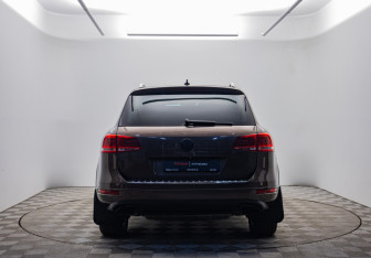 Подержанный автомобиль Volkswagen Touareg 2011 года (6 фото)
