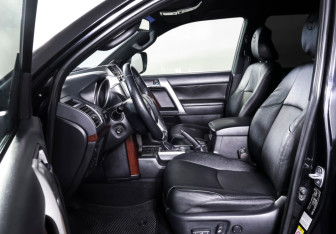 Подержанный автомобиль Toyota Land Cruiser Prado 2016 года (16 фото)