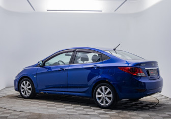Подержанный автомобиль Hyundai Solaris Sedan 2011 года (7 фото)