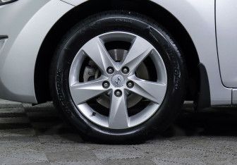 Подержанный автомобиль Hyundai Elantra Sedan 2012 года (8 фото)