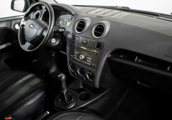 Подержанный автомобиль Ford Fusion 2007 года (10 фото)