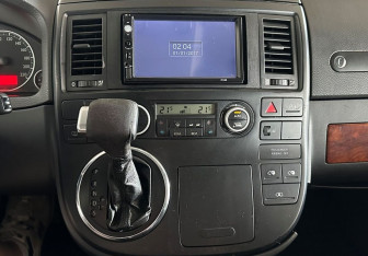 Подержанный автомобиль Volkswagen Multivan 2007 года (14 фото)