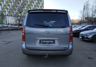 Подержанный автомобиль Hyundai Grand Starex 2011 года (7 фото)