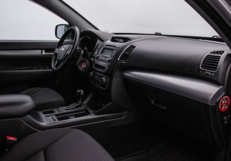 Подержанный автомобиль Kia Sorento 2013 года (10 фото)