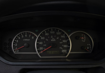 Подержанный автомобиль Kia Carens 2005 года (11 фото)