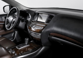 Подержанный автомобиль Infiniti JX 2013 года (9 фото)
