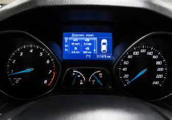 Подержанный автомобиль Ford Focus Hatchback 2011 года (12 фото)