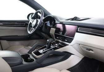 Подержанный автомобиль Porsche Cayenne 2019 года (9 фото)