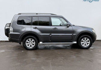 Подержанный автомобиль Mitsubishi Pajero 2014 года (4 фото)
