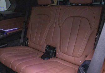 Подержанный автомобиль BMW X7 2020 года (10 фото)