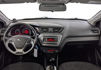 Подержанный автомобиль Kia Rio Sedan 2017 года (14 фото)