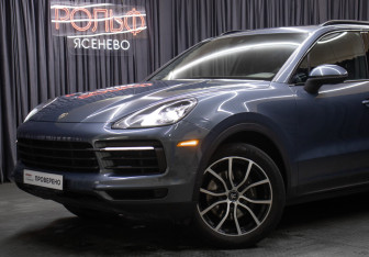 Подержанный автомобиль Porsche Cayenne 2019 года (25 фото)