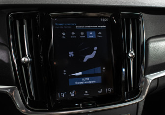 Подержанный автомобиль Volvo V90 Cross Country 2017 года (16 фото)