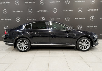 Подержанный автомобиль Volkswagen Passat Sedan 2018 года (4 фото)