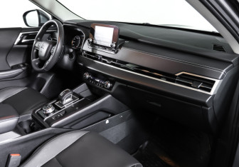 Подержанный автомобиль Mitsubishi Outlander 2022 года (11 фото)