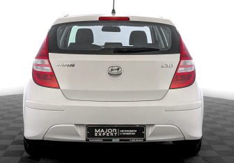 Подержанный автомобиль Hyundai i30 Hatchback 2011 года (6 фото)