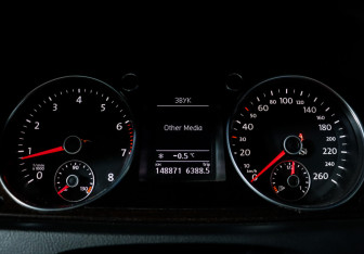 Подержанный автомобиль Volkswagen Passat Sedan 2011 года (11 фото)