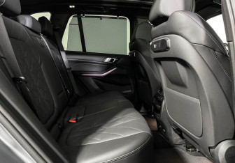 Подержанный автомобиль BMW X5 2024 года (14 фото)