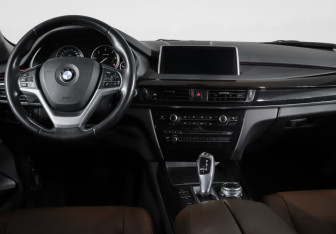 Подержанный автомобиль BMW X5 2016 года (12 фото)