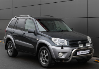 Подержанный автомобиль Toyota RAV4 2004 года (3 фото)