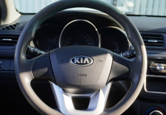 Подержанный автомобиль Kia Rio Hatchback 2013 года (14 фото)