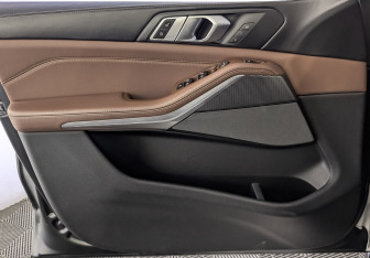 Подержанный автомобиль BMW X5 2019 года (19 фото)