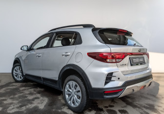 Подержанный автомобиль Kia Rio Hatchback 2021 года (7 фото)