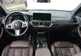 Подержанный автомобиль BMW X3 2021 года (8 фото)