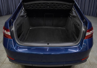 Подержанный автомобиль Skoda Superb Liftback 2021 года (10 фото)