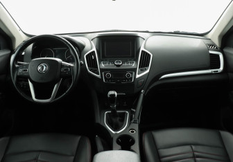 Подержанный автомобиль DongFeng AX7 2017 года (8 фото)
