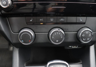 Подержанный автомобиль Skoda Octavia Liftback 2020 года (17 фото)