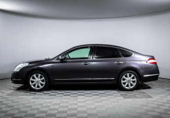 Подержанный автомобиль Nissan Teana 2009 года (8 фото)