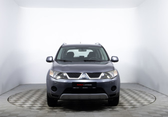 Подержанный автомобиль Mitsubishi Outlander 2008 года (2 фото)