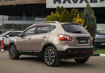 Подержанный автомобиль Nissan Qashqai 2012 года (5 фото)