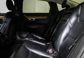 Подержанный автомобиль Volvo S90 2017 года (15 фото)