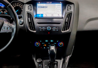 Подержанный автомобиль Ford Focus Hatchback 2017 года (15 фото)