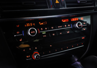 Подержанный автомобиль BMW X6 2019 года (18 фото)