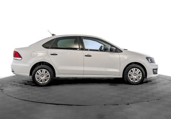 Подержанный автомобиль Volkswagen Polo Sedan 2017 года (4 фото)