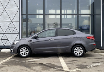Подержанный автомобиль Kia Rio Sedan 2016 года (8 фото)