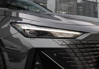 Подержанный автомобиль Changan UNI-V 2023 года (30 фото)